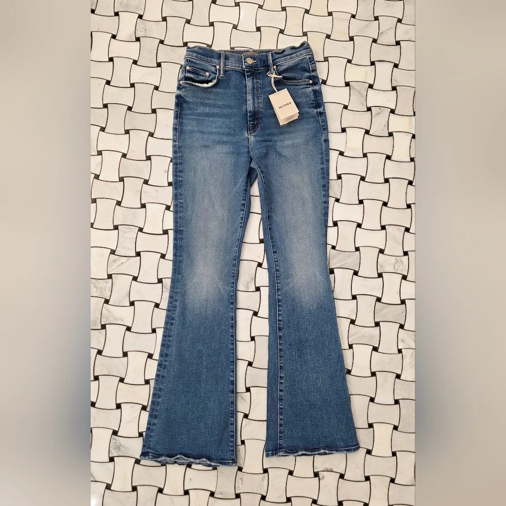 MOTHER High Waisted Weekender Skimp Flare Jeans Size 28 - Picture 5 of 14